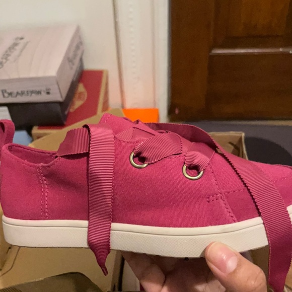 Sneakers with a cute laces for little girl size 1 - Picture 1 of 4